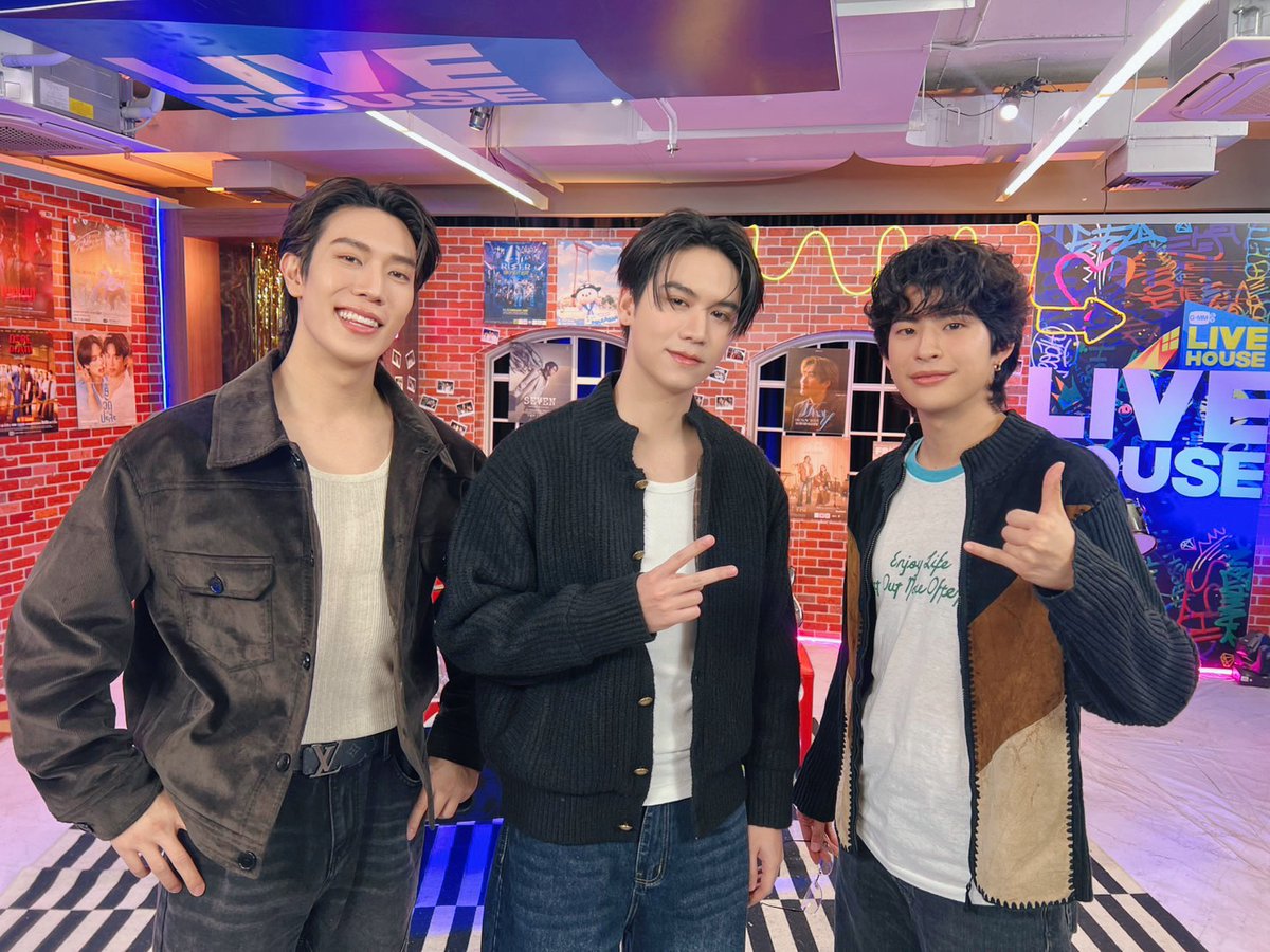 #GMMTVLiveHouse วันนี้มาแล้ววววว "มาร์ค" พร้อมคุยกับ 2 หนุ่ม "เกรท และสตางค์" จากซีรีส์ <a href="/CatForCash/">เปย์รักด้วยแมวเลี้ยง Cat For Cash 🐱</a> สุดๆ ถ้าทุกคนพร้อมแล้ว มาคุยกันเยอะๆ นะ เมี๊ยวเมี๊ยววว 🐱

YT : youtube.com/live/Al-AhdEh4…
TT : vt.tiktok.com/ZS91oYXRdnEha-…

GMMTV Live House ทุกวันอังคาร และ พฤหัสบดี
เวลา 21:30 น. ทาง