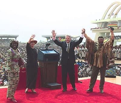 bullettvghana's tweet photo. Our very own late Jerry John Rawlings in authentic Ghanaian Fugu during the historic visit of American President Bill Clinton and wife Hilary Clinton to Ghana in March, 1998.
#BulletTv ๐ฌ๐ญ https://t.co/jbIUV86kJ5