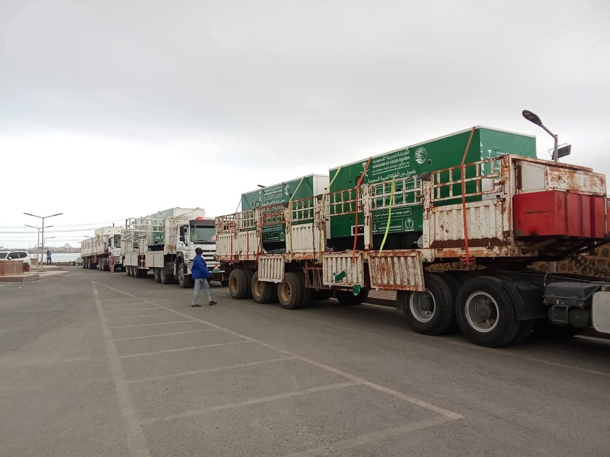 استمرارا لدعم #السعودية للمؤسسات الصحية في #السودان مركز الملك سلمان يدشن مشروع تأمين خمس مولدات كهربائية سعة (500 KVA) لخمس مستشفيات كبرى هي : 
مستشفى التيجاني الماحي بأم درمان 
مستشفى الشعب التعليمي بالخرطوم 
المستشفى الصيني بأم درمان 
مستشفى أحمد قاسم بالخرطوم بحري
مستشفى