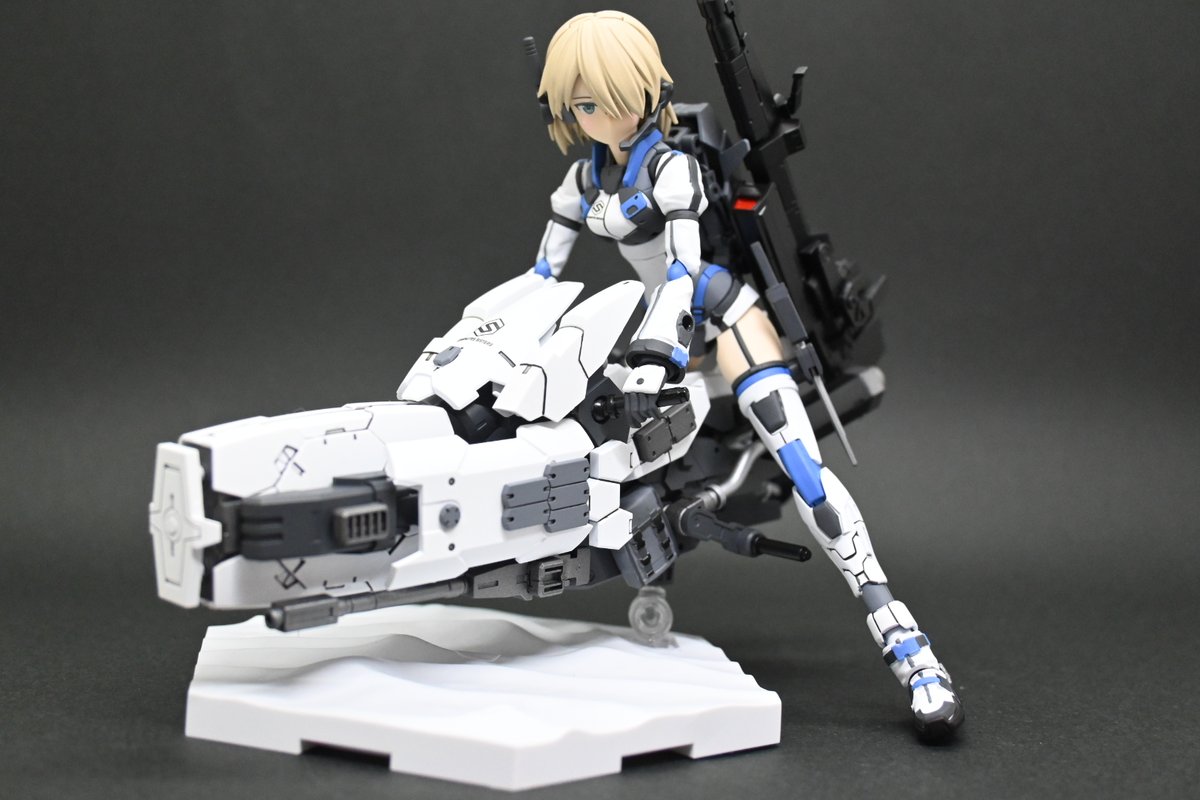 GEPA_VMAX1200's tweet photo. リィナ・ブランセル＆ブランシエル＝ゼロ

雪嶺戦闘特化型シスター
悪天候での精密射撃かつ移動離脱を繰返し位置の特定は極めて困難
バックパックの自立型ドローンは弾道補正、索敵など戦闘を支援
浮遊型バイク”ブランシエル＝ゼロ”は悪路を問わず迅速な移動離脱が可能

#第3回30MS選抜オーディション https://t.co/6d5pjrac1X