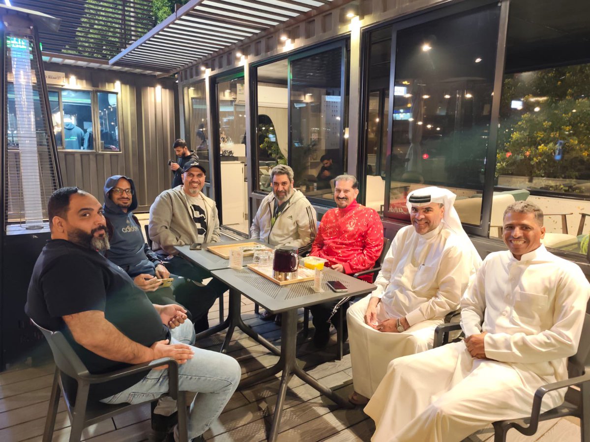 مع الجمعه الطيبه في منطقة القطيف :-
الاخ المخرج لقنوات السعودية الرياضية/عادل الدوسري🇸🇦

الاخ العزيز واحد كباتن الزمن الجميل بكرة اليد ولاعب النادي العربي القطري والمنتخب الوطني والمحلل الفني والاعلامي المتميز / راشد كاهورا🇶🇦

كابتن الزمن الجميل بكرة اليد السعودية ونادي الخليج/