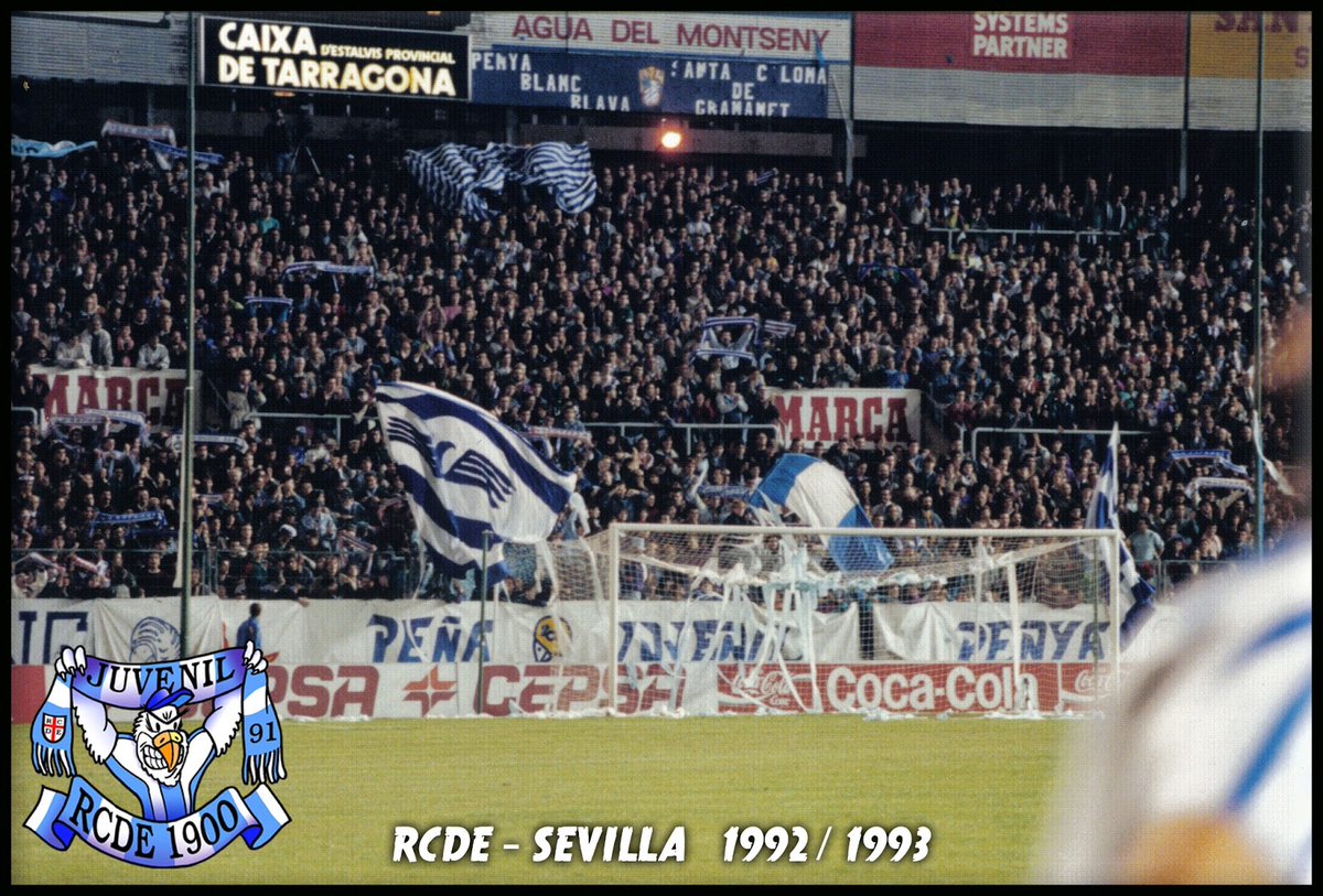 I, per altra banda, la Penya Blanc-i-Blava, fundada a finals de 1990. Va conviure amb la Penya Espanyolista durant més d'un lustre, i a Sarrià s'hi podien veure les pancartes de totes dues penyes. perezmasso.blogspot.com/2026/02/penya-…