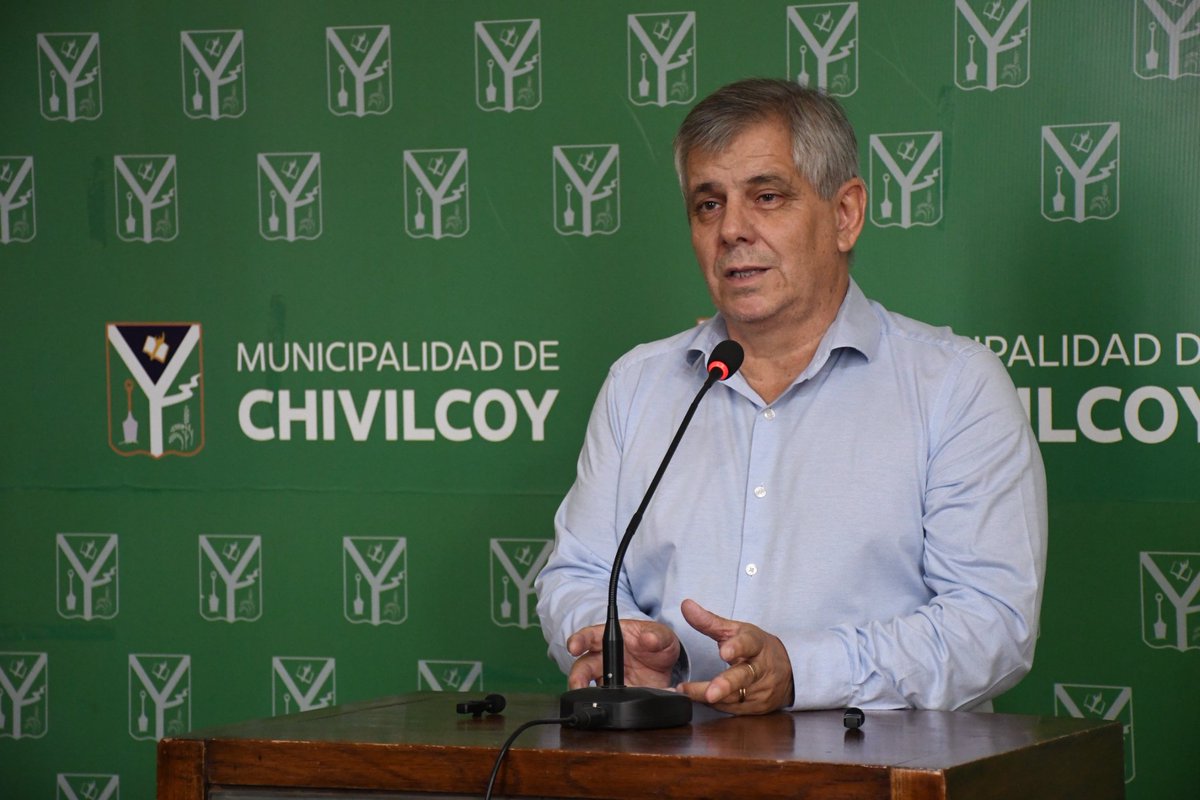 #AHORA 📢 Conferencia de prensa del intendente <a href="/BritosGuillermo/">Guillermo Britos</a> en la que abordó diversos temas de interés para la comunidad.
Entre los principales puntos, informó sobre la suspensión de la licencia por vacaciones, y detalló las reuniones de gestión mantenidas con funcionarios de