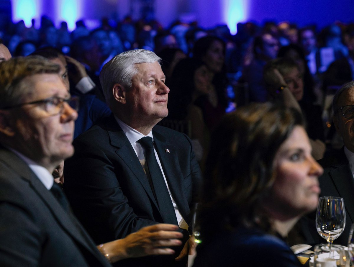 Stephen Harper tweet media