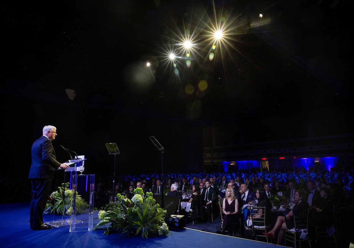 Stephen Harper tweet media