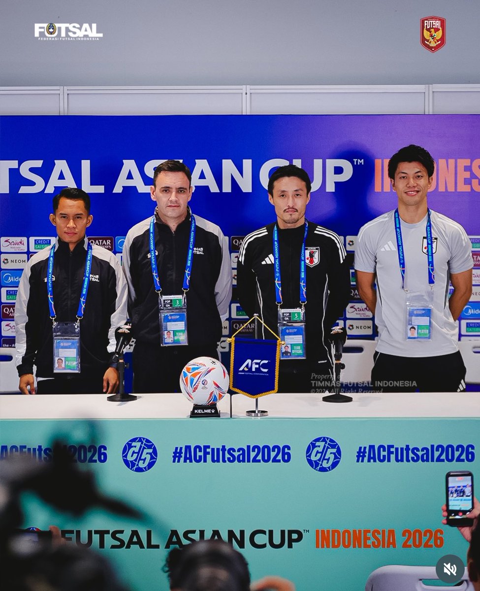 Coach Kensuke, pelatih Jepang, dulunya pernah melatih timnas Indonesia. Bahkan sebagian besar pemain timnas skr adl didikannya

Iqbal
Samuel Eko
Ardiansyah Nur
Syauqi
Reza Gunawan
Dewa Rizki
Dll

Kensuke bangga, anak2 muda yg dl ia didik, kini ada di pentas tertinggi Asia 🙌🏻