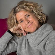 Cultination1's tweet image. 💔🇬🇧« Le féminisme a gâché ma vie » : à 63 ans, seule, elle regrette d’avoir rabaissé les hommes pendant des décennies.

Kate Mulvey, une journaliste britannique de 63 ans, a publié en mars 2025 un témoignage poignant dans iNews.

Militante féministe convaincue depuis les années…