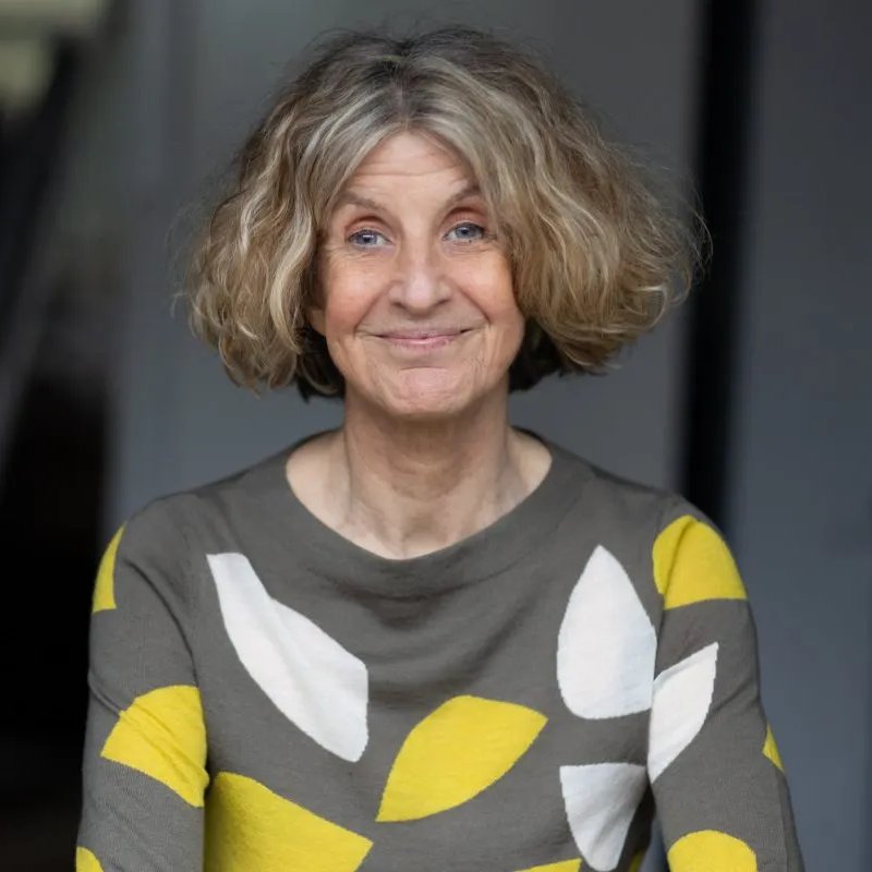 Cultination1's tweet image. 💔🇬🇧« Le féminisme a gâché ma vie » : à 63 ans, seule, elle regrette d’avoir rabaissé les hommes pendant des décennies.

Kate Mulvey, une journaliste britannique de 63 ans, a publié en mars 2025 un témoignage poignant dans iNews.

Militante féministe convaincue depuis les années…