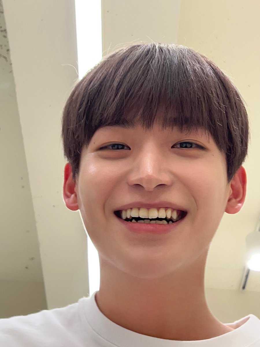 CRAVITY_twt's tweet photo. 내 친구 정모야 생일 축하한다아아악
#우빈 #00즈 
#HAPPYJUNGMODAY
#대상문_출신_구정모_생축
#크래비티_최강뽀짝귀요미_구정모_생일 https://t.co/mXz6TBpWE9