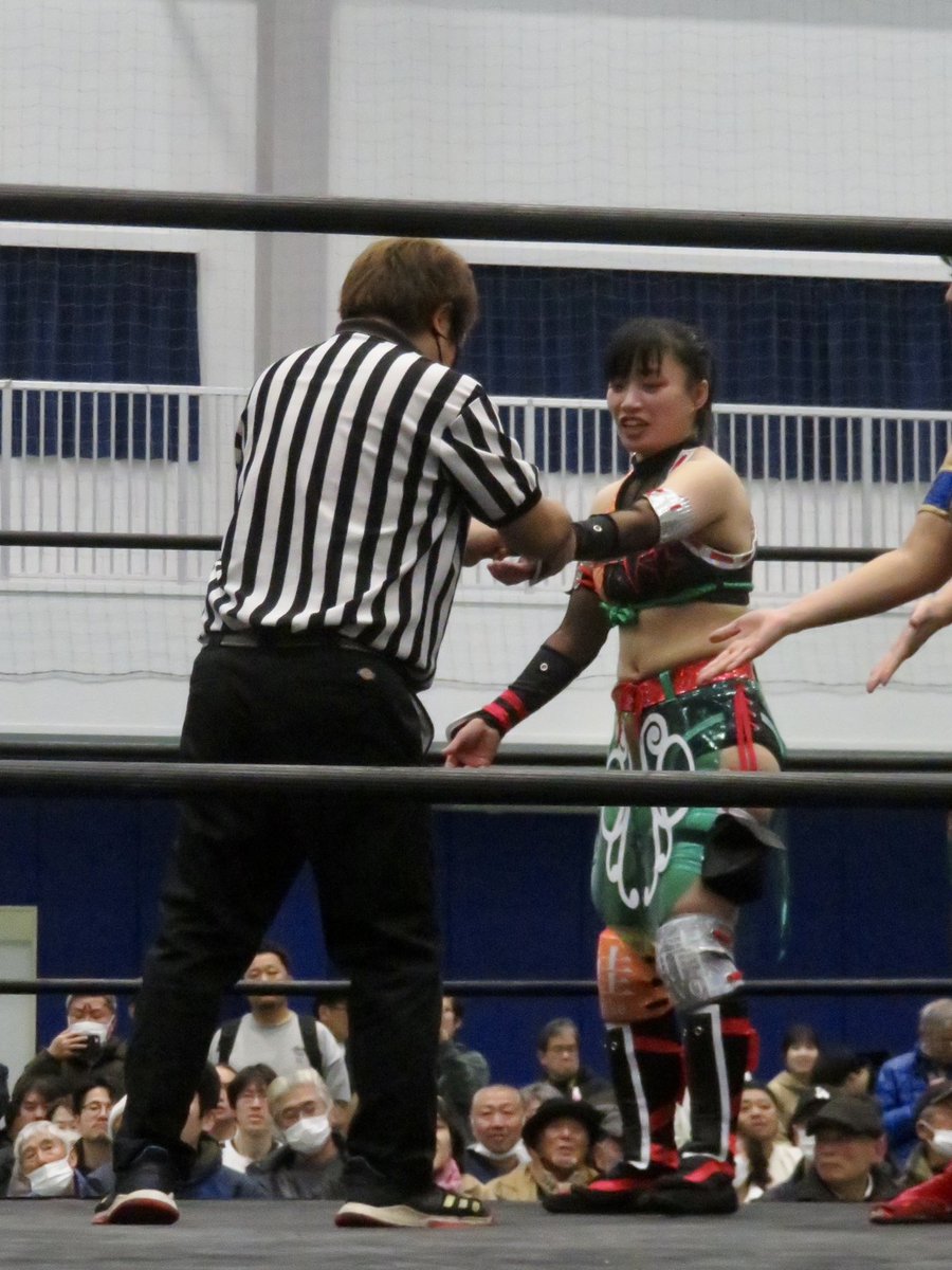 tatata_19's tweet image. 2026.2.1 みんなの絆リング～助け合いの輪～越谷市地域スポーツセンター
#KONOHA 選手(2)
試合前のボディチェックでは隠していた凶器が全ては見つからず、試合中に #海乃月雫 選手に見つけられて、逆に使用されてしまう😣
#プロレスの聖地復活
#プロレスリング銀河騎士団
#iceribbon #はっぴぃかめら