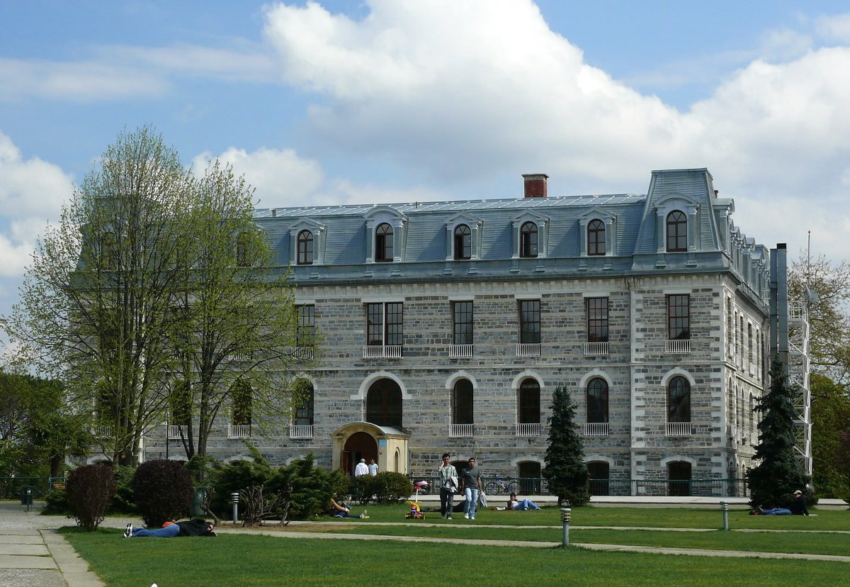 Boğaziçi Üniversitesi böyle yönetilemez!

Kayyum rektör Naci İnci’nin, yıllardır öğrencilerin emek vererek kurduğu kulüp odalarını hiçbir gerekçe sunmadan “çıkacaksınız” diyerek zorla boşaltmaya çalışması kabul edilemez. Ortada açıklanmış bir plan yok; muhatap alınan öğrenciler