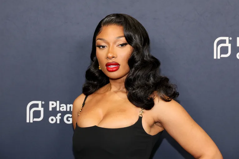 Megan Thee Stallion Set To Star With Daniel Radcliffe In The Fall And Rise Of Reggie Dinkins
bh-review.com/detail/5353/Me…