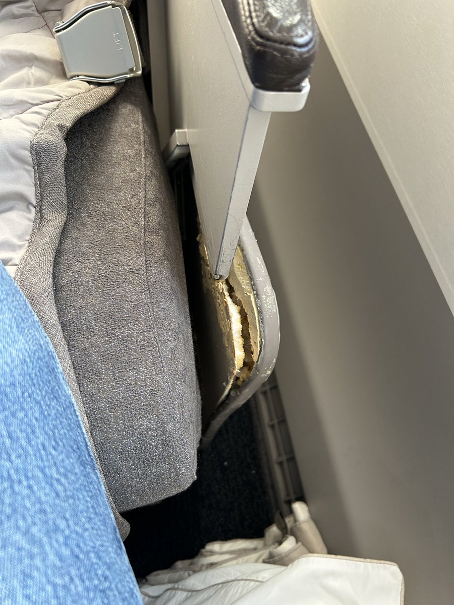 jusuch's tweet photo. @Iberia #iberiaplusinfinita Vuelo Madrid Miami, a350, día 5 de enero 2026. Asiento 4a business. No me lo puedo creer!! https://t.co/4jgi3dJFsV