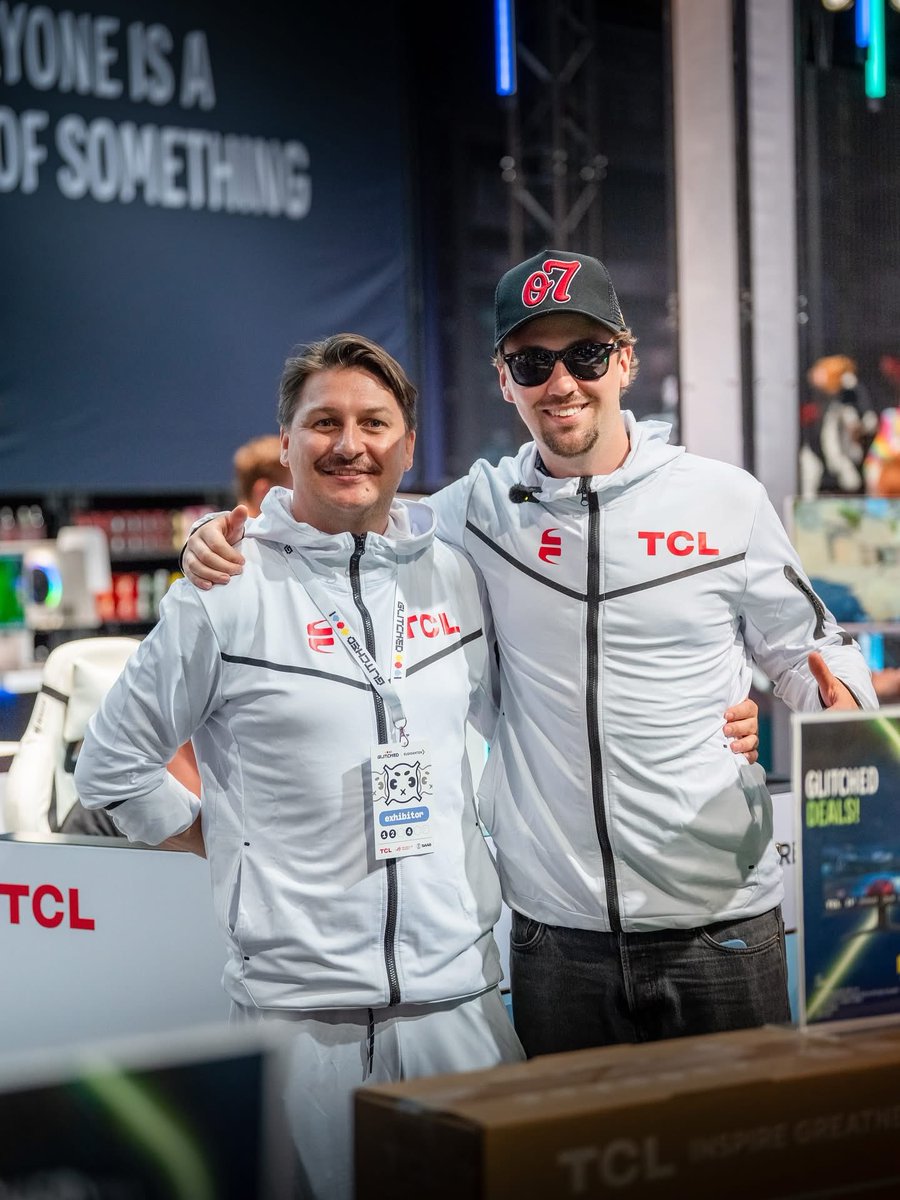 GlitchedSE tweet media