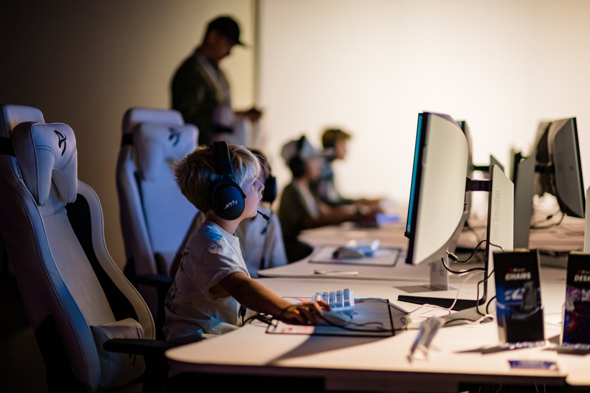 GlitchedSE tweet media