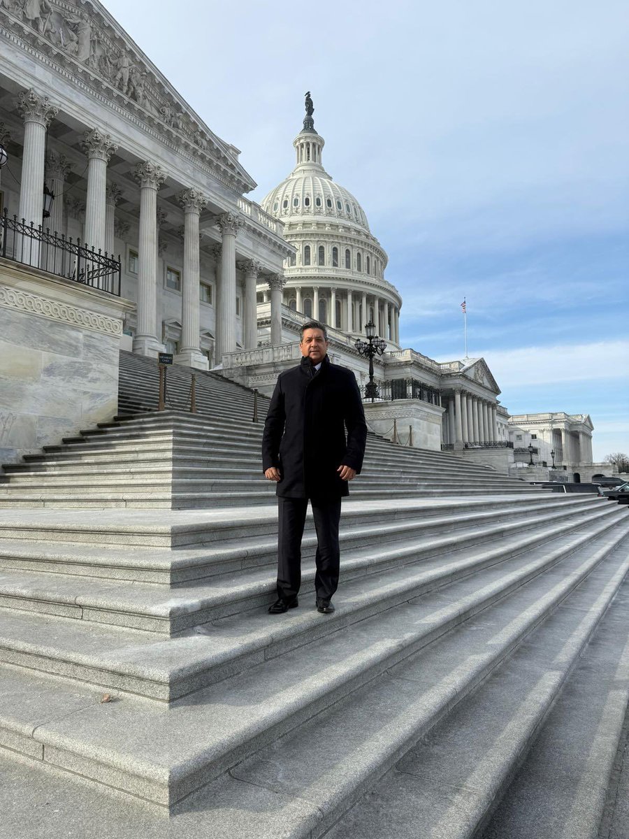 Una generosa crítica para mi gallo <a href="/OHarfuch/">Omar H Garcia Harfuch</a>. Está bien que ande deteniendo a alcaldes morenistas vinculados al narco, como el de Tequila, PERO CUÁNDO va a detener a alcaldes del PRIAN y MC vinculados al narco? Por ejemplo acaban de extraditar al Delta 1, que se hizo famoso