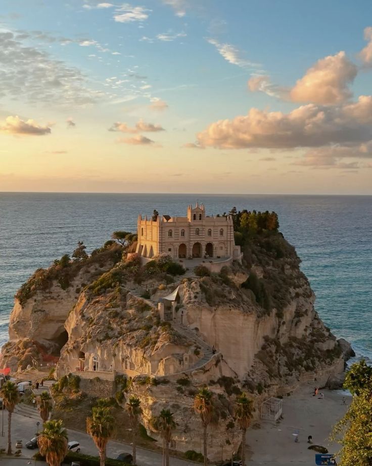 MozartCultures's tweet photo. a day in tropea, italy https://t.co/agx9HVWhhh