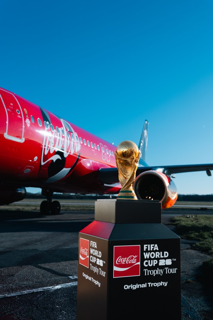 Intrvertking's tweet photo. Grab a chance to touch FIFA’s solid‑gold trophy before the 2026 kicks off #WorldCup #CocaColaTour. Register now for free tickets and join the fan zone celebration 🎉
https://t.co/fwepEkkbXy https://t.co/KgKqRsuOaQ