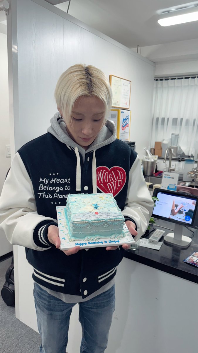 종업아 생일 축하해💙
#AlwaysW4LKingWithJONGUP
#눈부신_햇살보다_빛나는_종업이날