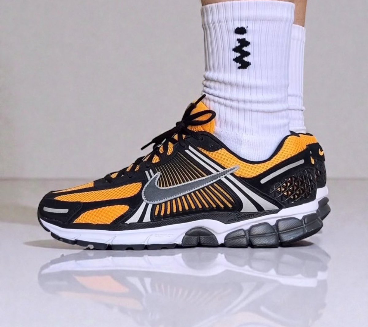 Sneaker Deals GB tweet media