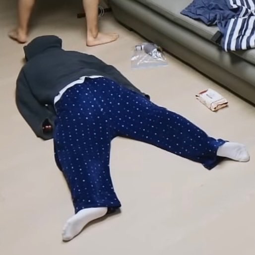 eating_gang's tweet image. 이만 자러가겠습니다
모두들 굿나잇💙

これで失礼します。
みんなおやすみ💙

I'll go to bed now.
Good night to everyone💙