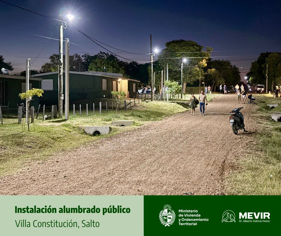 MevirOficial's tweet photo. ¡Viviendas de MEVIR iluminadas!

💡 Se instaló el alumbrado público en Villa Constitución, Salto. Se colocaron 𝟲�� 𝗳𝗼𝗰𝗼𝘀 de iluminación Led. 

🤝 La instalación, se llevó a cabo entre el municipio y OPP a través del convenio entre ambas instituciones.

🗣️ Participó el director de MEVIR, Atilio Minervine