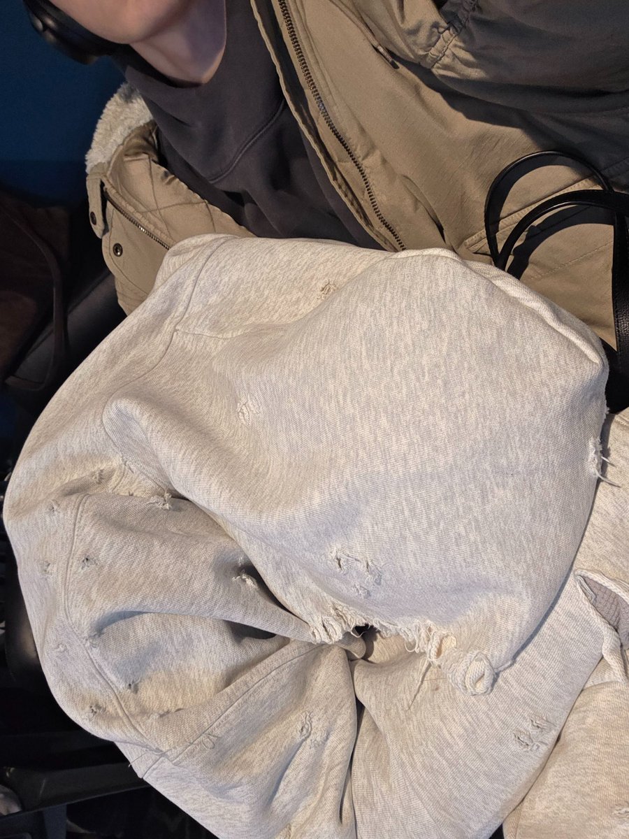 he's so sickengly whipped it makes me cry