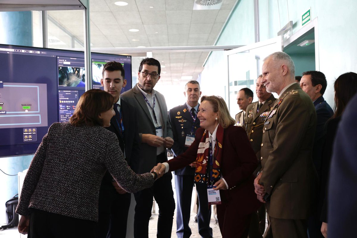 Defensagob's tweet photo. Intensa jornada en #REAIM2026 #ACoruña. En su último día, la #SEDEF @AmparoValcarce1 y el #JEME visitan empresas reconocidas en aplicar la inteligencia artificial: “Para seguir avanzando en una defensa estratégicamente responsable y alineada con los valores que compartimos”. https://t.co/SwAS0yHW0C