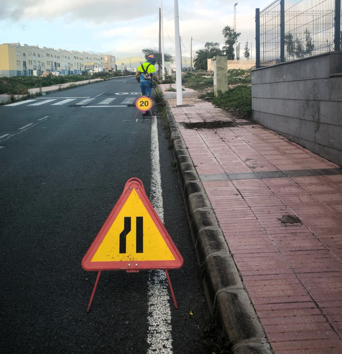 💪Hoy actuamos en La Herradura, realizando el barrido mecánico de la zona, y en Las Huesas, llevando a cabo labores de deshierbe.

¡Seguimos trabajando por nuestra ciudad!

#TeldeLimpia #LimpiezaViaria #Reciclaje