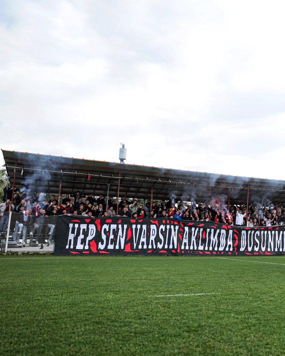 Samsunspor's tweet photo. “HEP SEN VARSIN AKLIMDA, DÜŞÜNMEM BAŞKA BİR ŞEY” ❤️🤍

#Samsunspor #AtatürklüArma #SAMvTS https://t.co/rbs9IM8aP5