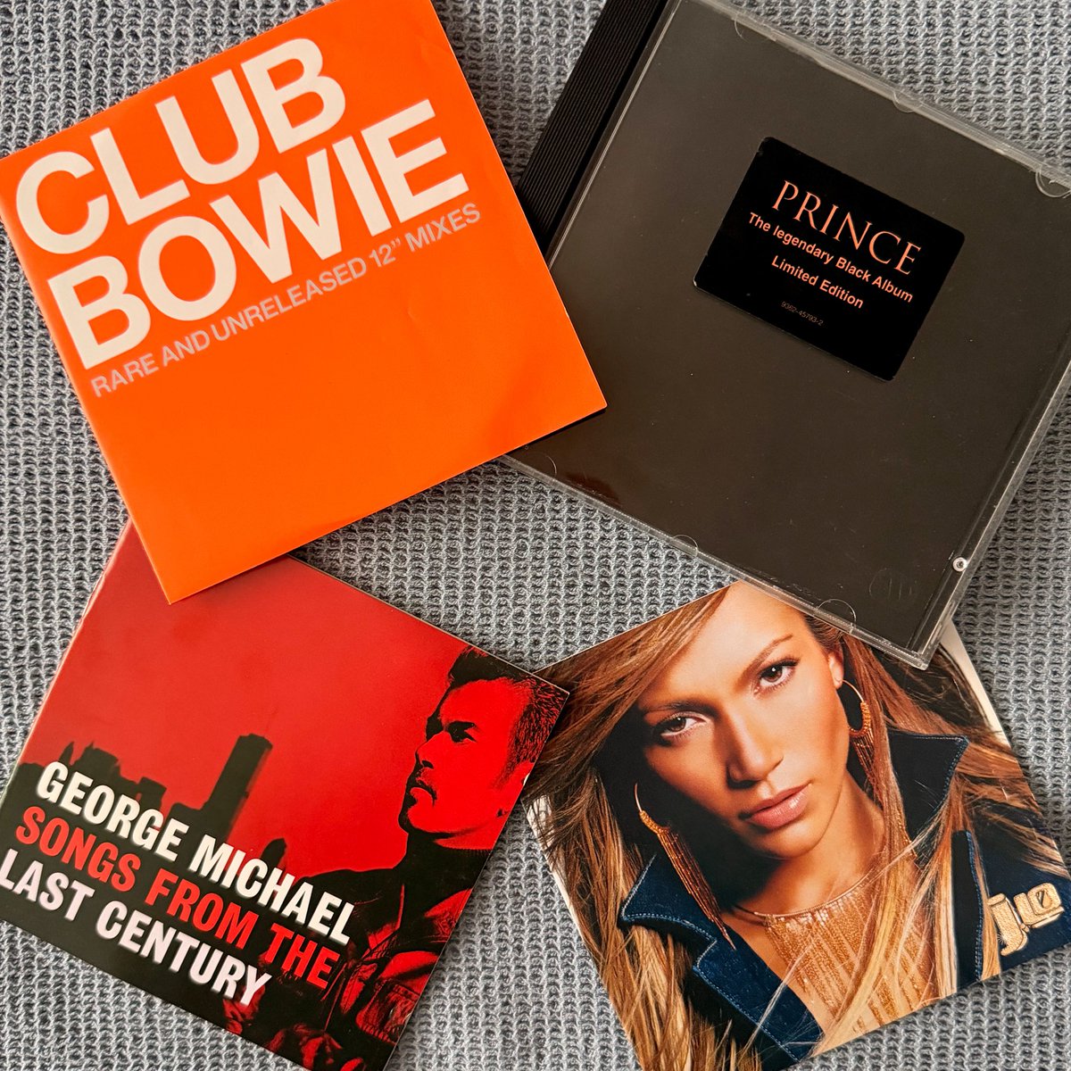 RACCOONFM1's tweet image. My afternoon CD picks:

💿 Prince – Black Album
💿 David Bowie – Club Bowie
💿 Jennifer Lopez – J Lo
💿 George Michael – Songs from the Last Century

#NowPlaying #CompactDisc #CD #Music #February2026