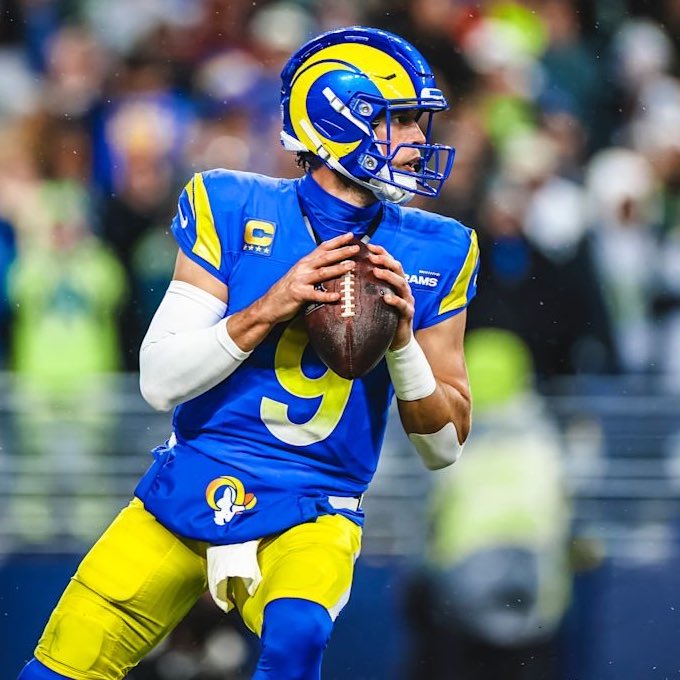 Prayer circle:

                    🕯      🕯
           🕯        Holt        🕯
                        HOF
       🕯               &amp;              🕯
                    Stafford
           🕯        MVP       🕯
                    🕯      🕯

#RamsHouse