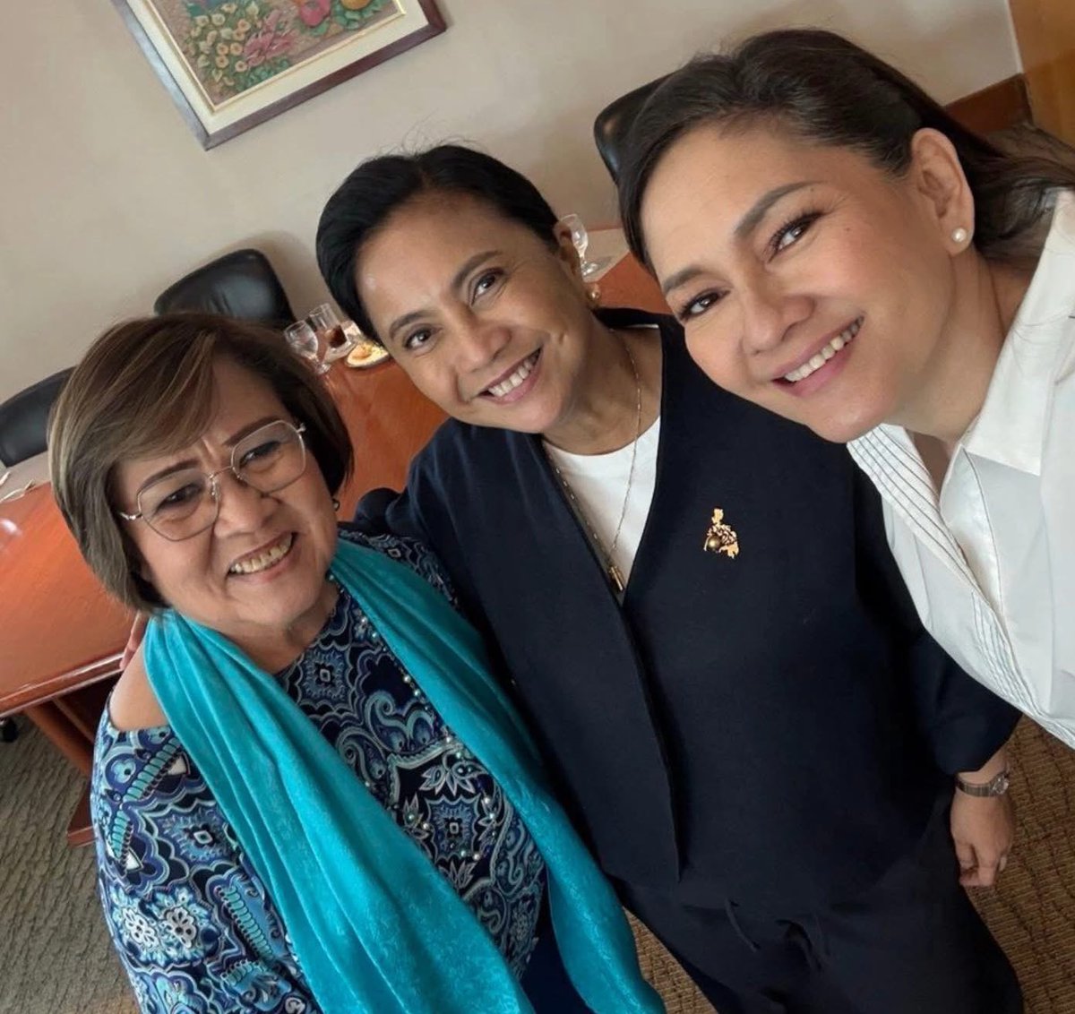 jesusfalcis's tweet photo. From 2016 to 2026 — still together and united.
Mayor, Congressman, and Senator — the Tres Marias powerhouse! 👊
Their positions may change in 2028 but they will still be together and united politically. 💖
#DeLima
#LeniRobredo
#RisaHontiveros https://t.co/CifA05F91A
