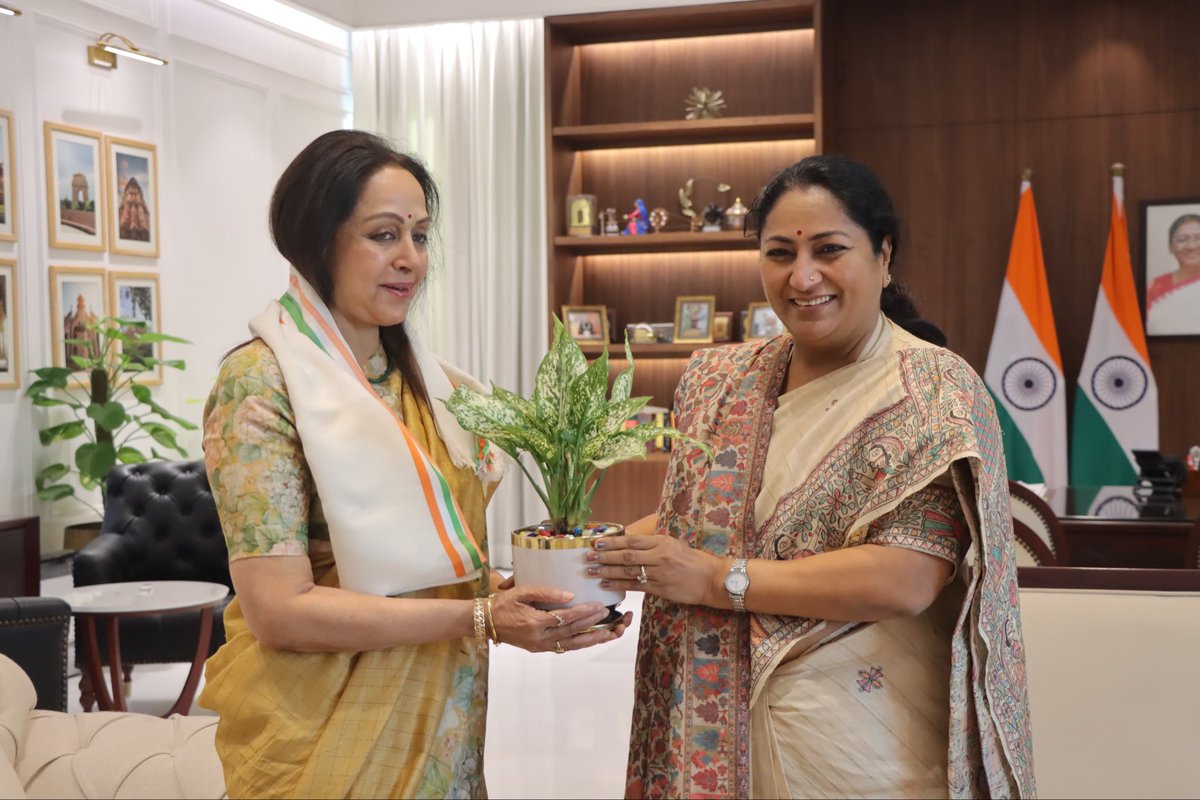 Our MP Hema Ji met with the CM of Delhi, Mrs Rekha Gupta today <a href="/gupta_rekha/">Rekha Gupta</a> ji 🙏🪷