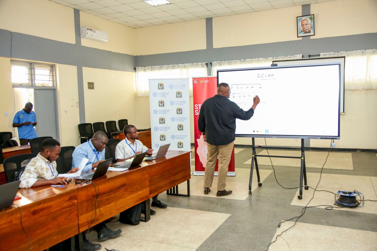 FAOTanzania's tweet photo. Officials from ๐น๐ฟDept. of Veterinary Services are receiving hands-on training in nanopore DNA sequencing at @TPHPA_Official, @EUinTZ #STOSARII
By FAO & TPHPA experts trained through #STREPHIT, the sessions strengthen science-based surveillance & advance a One Health approach. https://t.co/YI1VuEyEhl