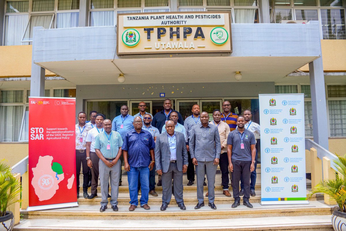 FAOTanzania's tweet photo. Officials from ๐น๐ฟDept. of Veterinary Services are receiving hands-on training in nanopore DNA sequencing at @TPHPA_Official, @EUinTZ #STOSARII
By FAO & TPHPA experts trained through #STREPHIT, the sessions strengthen science-based surveillance & advance a One Health approach. https://t.co/YI1VuEyEhl