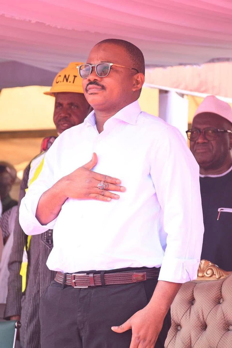 #cleanbarry 4ème anniversaire du CNT. Cette date symbolique est l’occasion pour moi de saluer le leadership de l’honorable Dr Dansa Kourouma, pour son leadership qui  contribue chaque jour à écrire une nouvelle page de l’histoire démocratique de la Guinée. Joyeux anniversaire !!!