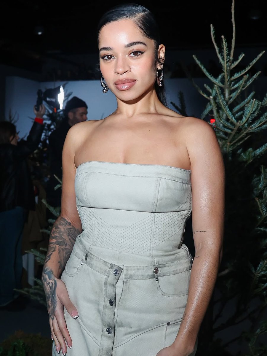 wavecheckers's tweet photo. Ella Mai in NYC for Fashion Week 🤍 https://t.co/sBahEunxjv
