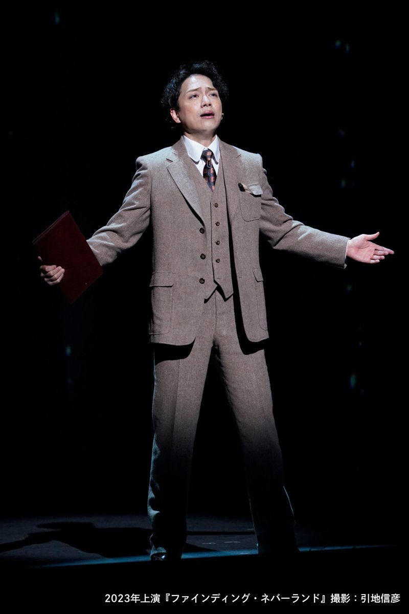 finding2027's tweet image. ◦・━━・◦
📔𝐒𝐓𝐎𝐑𝐘🧚
◦・━━・◦

『ピーター・パン』という
永遠の物語を生み出した一人の作家と、
彼を囲む人々の、
美しく、優しく、切ない、感動の物語。

▸𝟐𝟎𝟐𝟕年𝟏～𝟐月上演
▸東京・宮城・大阪・愛知・福岡
horipro-stage.jp/stage/findingn…
#ファインディングネバーランド #山崎育三郎