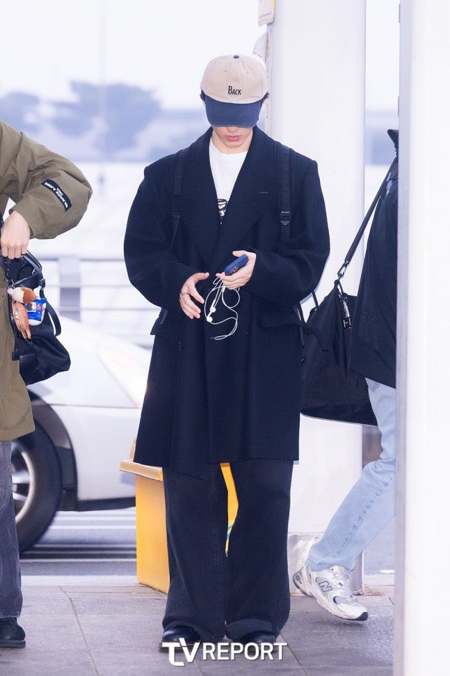 아니 오늘 재미니는 마끄처럼 입고왓고
마끄는 재미니처럼 입고왓네
몬말인지알죠다들???? (?네?