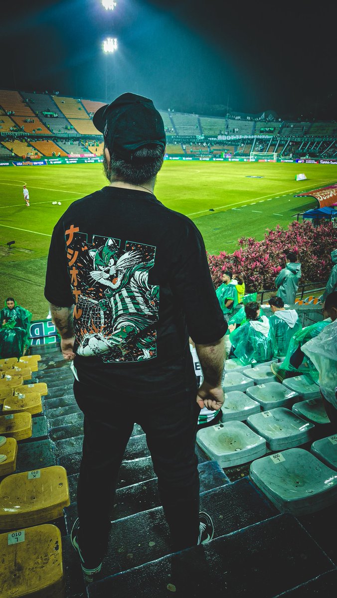 Hoy es noche de <a href="/nacionaloficial/">Atlético Nacional</a> y por acá estamos en el atanasio chicaneando la primer camiseta de 442fc.co 🇳🇬🇳🇬🇳🇬

¿Algún antojado?, se acaba la preventa.

Info al DM.