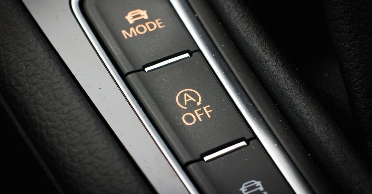 smartechdaily's tweet photo. 🚨🇺🇸 قرار مفاجئ من Donald Trump:
إلغاء القاعدة التي فرضت ميزة Auto Start-Stop في السيارات الجديدة.

🚗 النظام الذي صُمم لخفض استهلاك الوقود والانبعاثات أصبح محل جدل واسع بين السائقين… والآن يتم إسقاطه رسميًا في الولايات المتحدة 🇺🇸.

أتمنى أن تتخذ باقي الدول نفس القرار 👌🏻 https://t.co/0f9wZJTpxa
