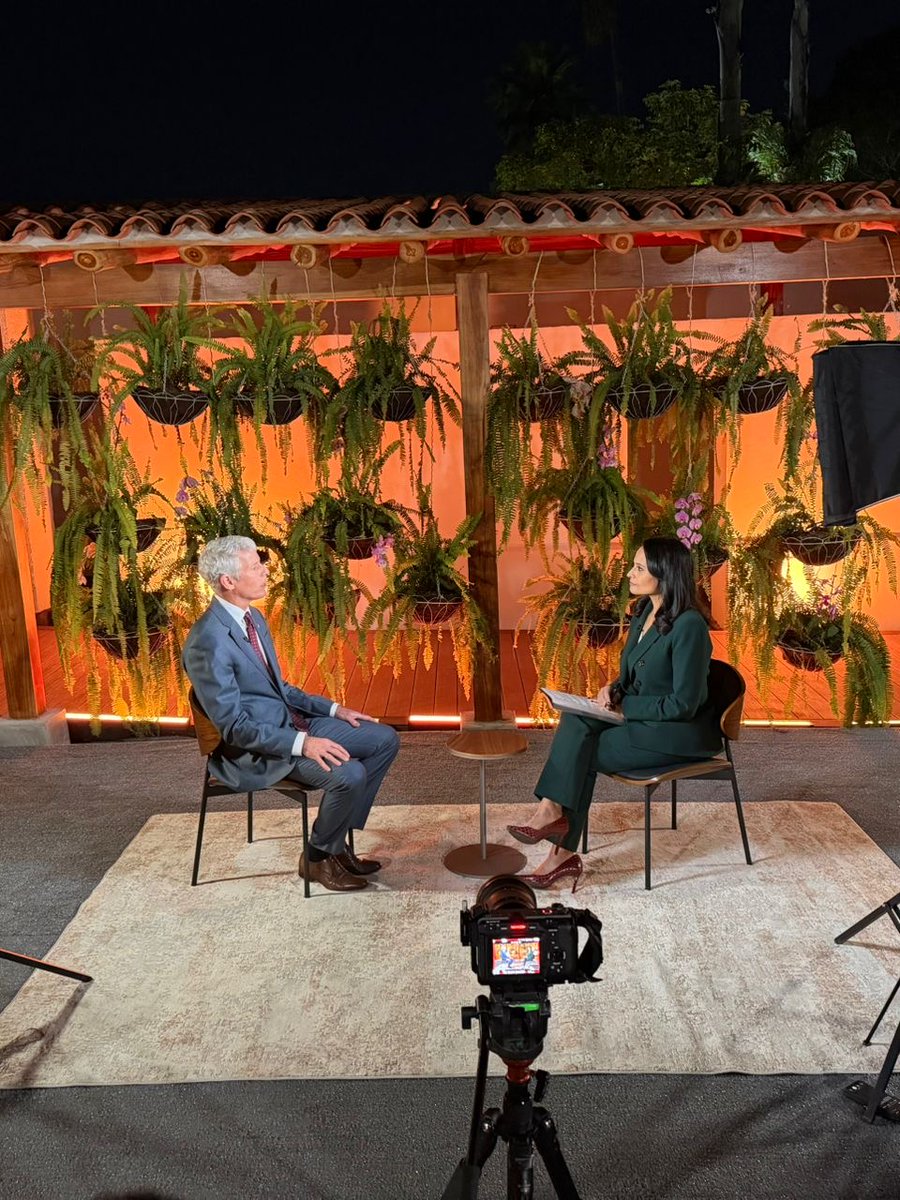 Gracias a <a href="/SecretaryWright/">Secretary Chris Wright</a> y a @Energy por un viaje altamente productivo a Venezuela. Las reuniones con las autoridades interinas y los líderes empresariales sentaron las bases para la inversión. Estamos comprometidos a ejecutar el plan de <a href="/POTUS/">President Donald J. Trump</a> para una Venezuela próspera. –