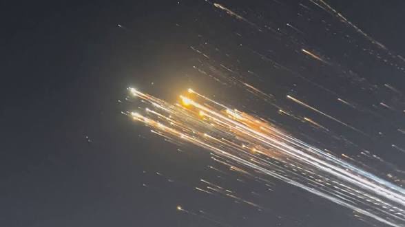 EnceladusOrbilander tweet media