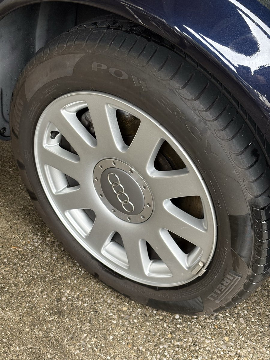 a6c5_audi's tweet photo. シュアラスターのタイヤワックスを使ってみました。自然な仕上がりでとても良かったです。#アウディA6 #アウディA6C5 #audiA6 https://t.co/Fw86MqhLkQ