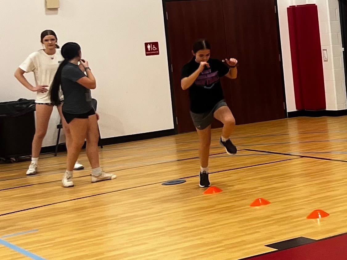 RyleeLane4's tweet photo. On that winter grind! Games start in less than a month and my school ball team is ready. https://t.co/fq8x7XxGLz