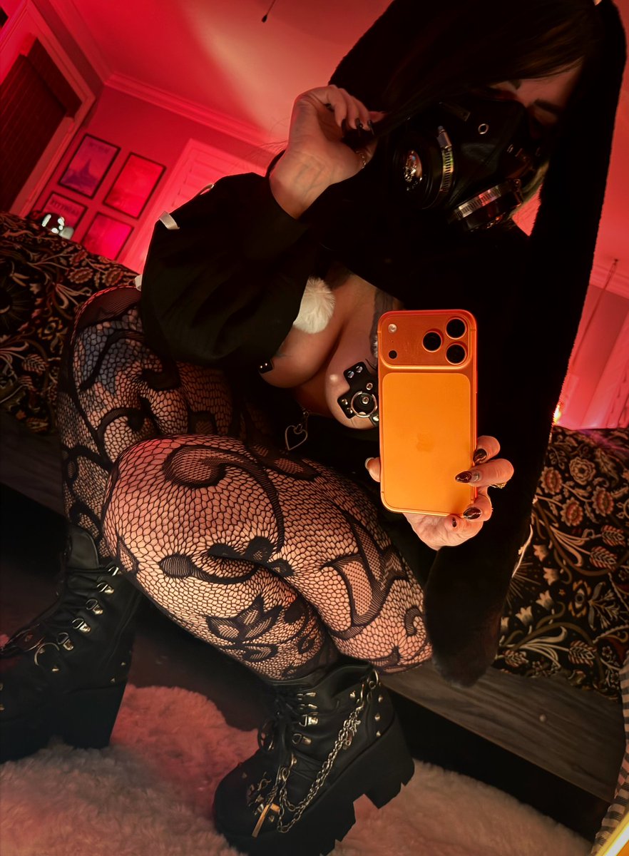 Goth bunnie cosplay I did last night dropping tonight 😝💋🐰