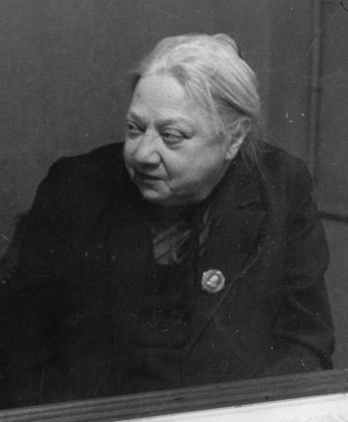 NashaCanada's tweet image. ГОРЬКИЙ О КРУПСКОЙ

«Дело в том, что жена Ленина, человек по природе неумный, страдающий базедовой болезнью и, значит, едва ли нормальный психически, составила индекс контрреволюционных книг и приказала изъять их из библиотек. Старуха считает такими книгами труды Платона,…