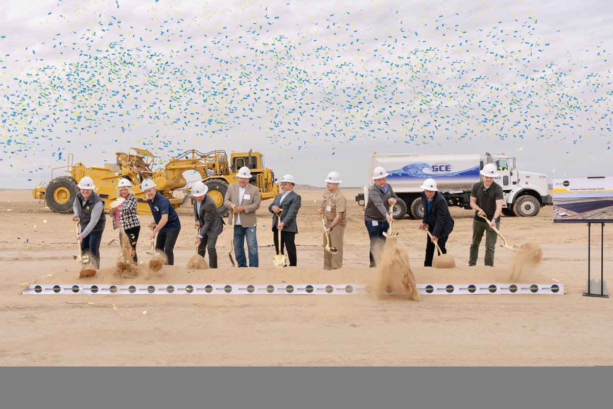 PCLConstruction's tweet photo. ๐ข #ProjectMilestone: EPC contract secured with BrightNight for the Pioneer Clean Energy Center in Yuma, Arizona! โ๏ธ
366 MWdc solar array + 1,200 MWh battery storage are coming soon.โก
PCLโs first solar project in the state, with expected operation in 2027. ๐ต
#BESS #PCLSolar https://t.co/guSZhDwkJW