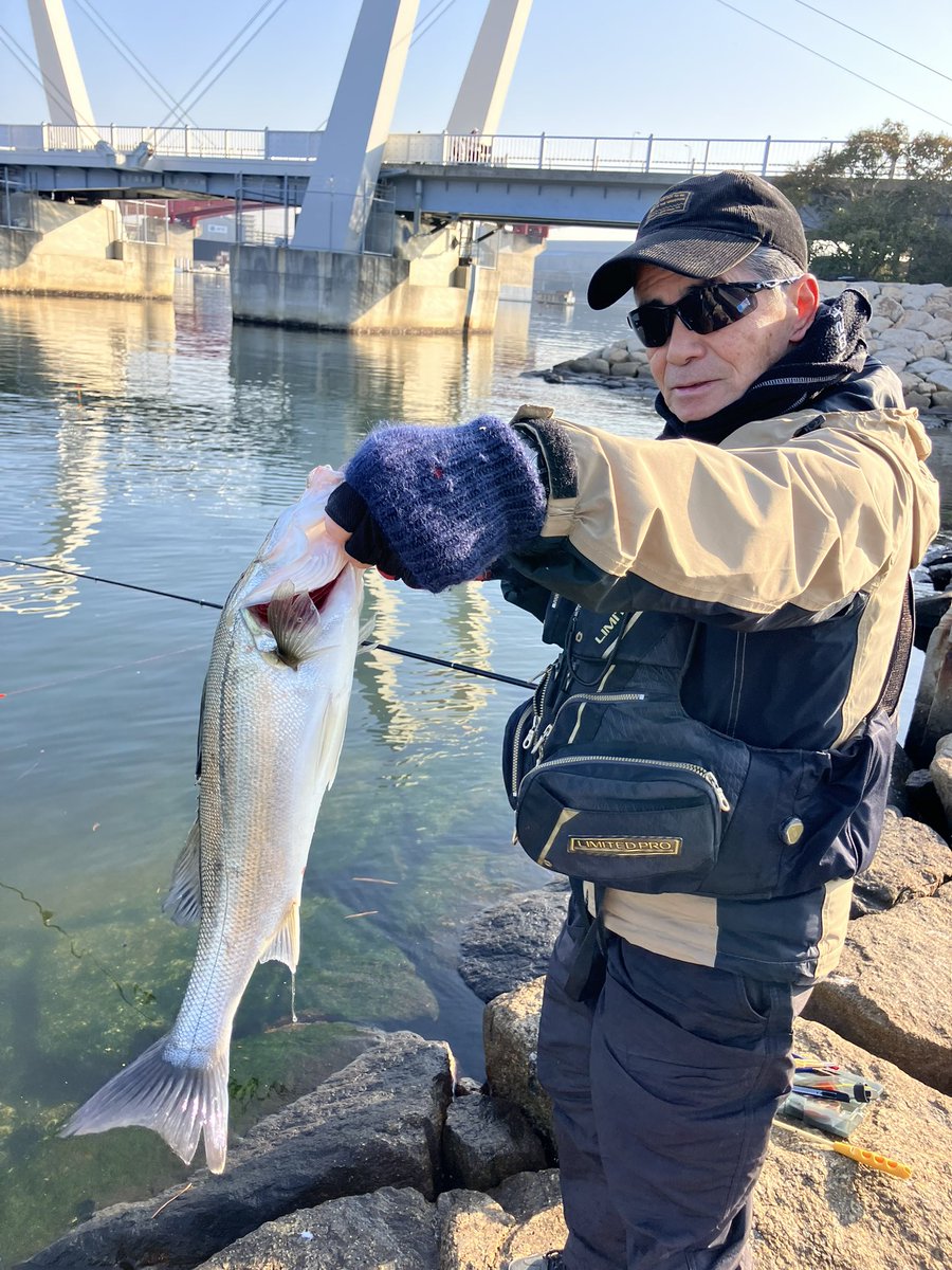 武庫川店より 武庫川店から車で約20分の西宮浜総合公園、跳ね橋付近の